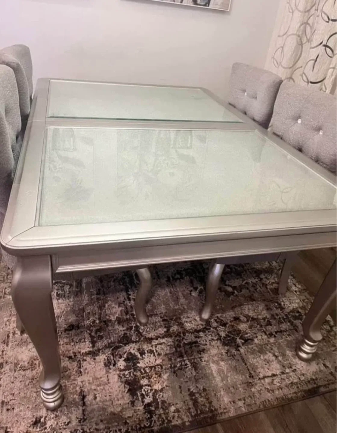 Dining table + 4 FREE chairs + FREE rug image indicator(3)