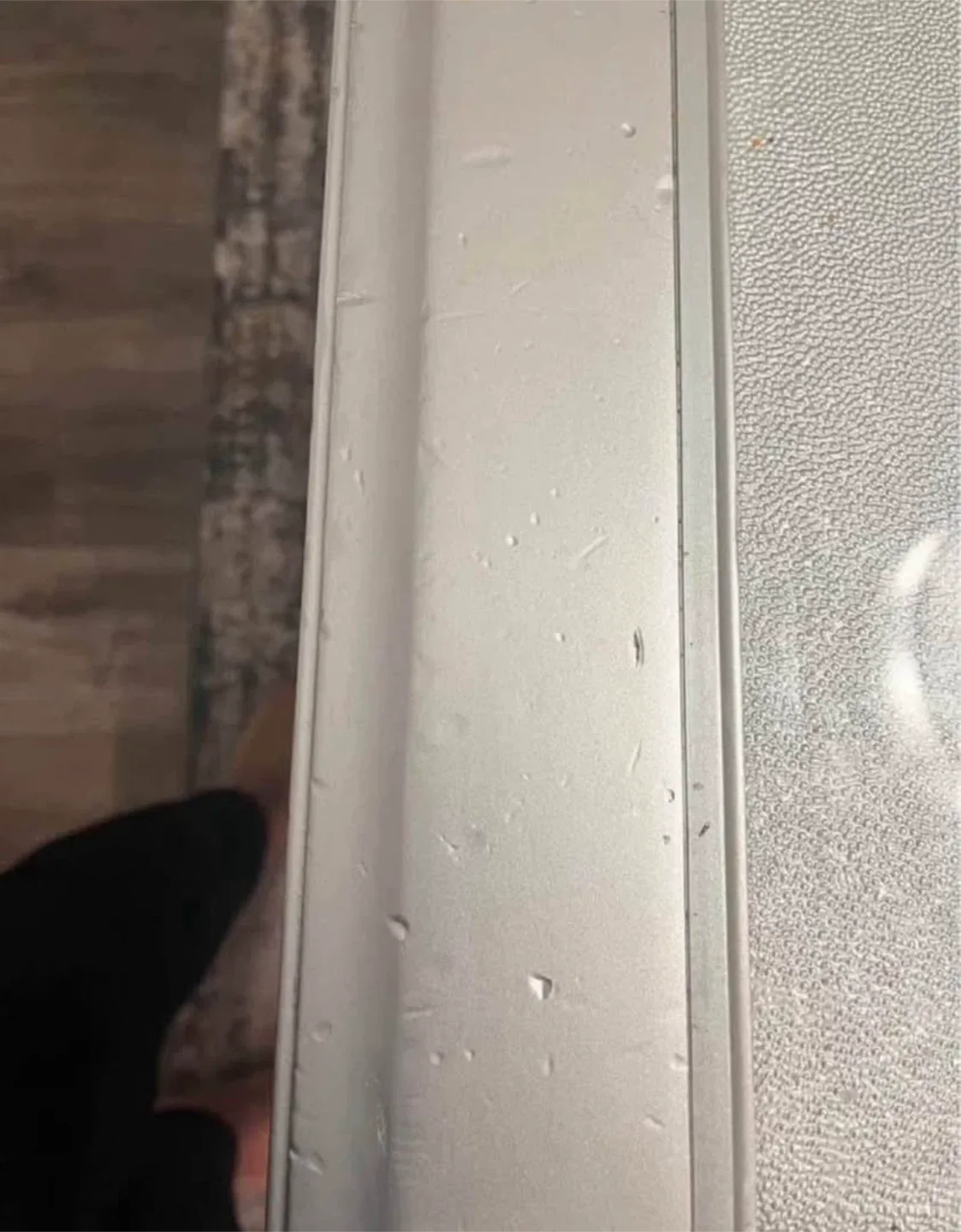 Dining table + 4 FREE chairs + FREE rug image indicator(8)