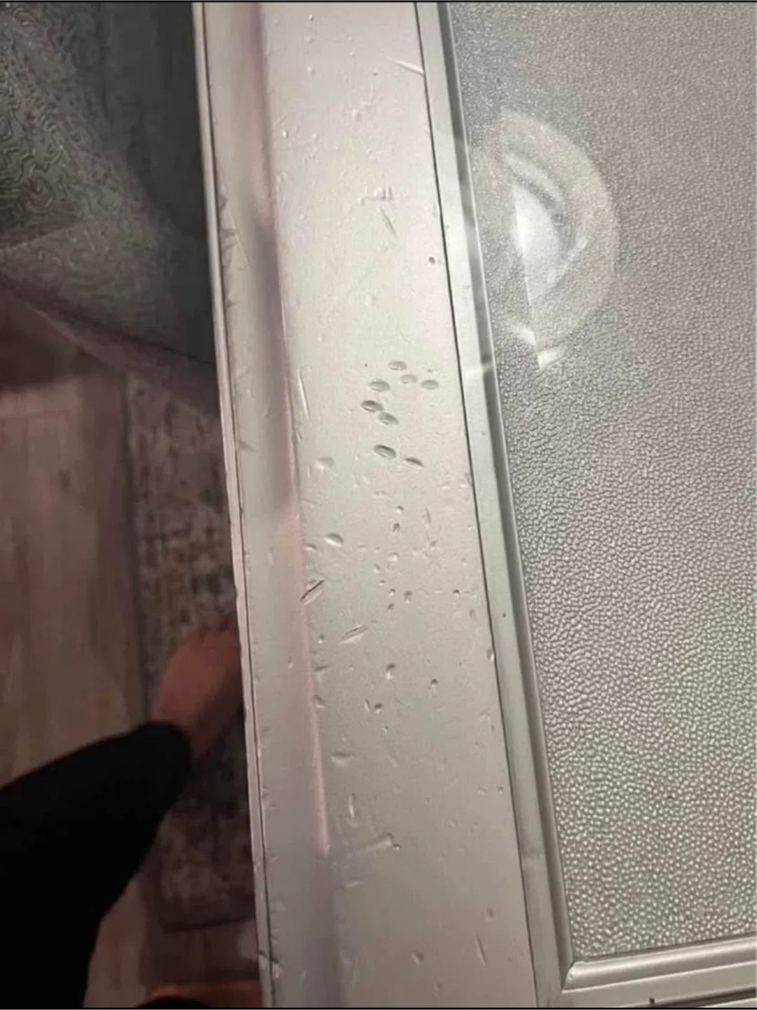 Dining table + 4 FREE chairs + FREE rug image indicator(9)