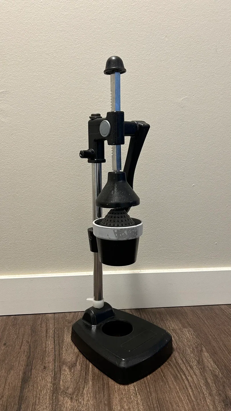 Manual Citrus Juicer - Excellent Condition! thumbnail