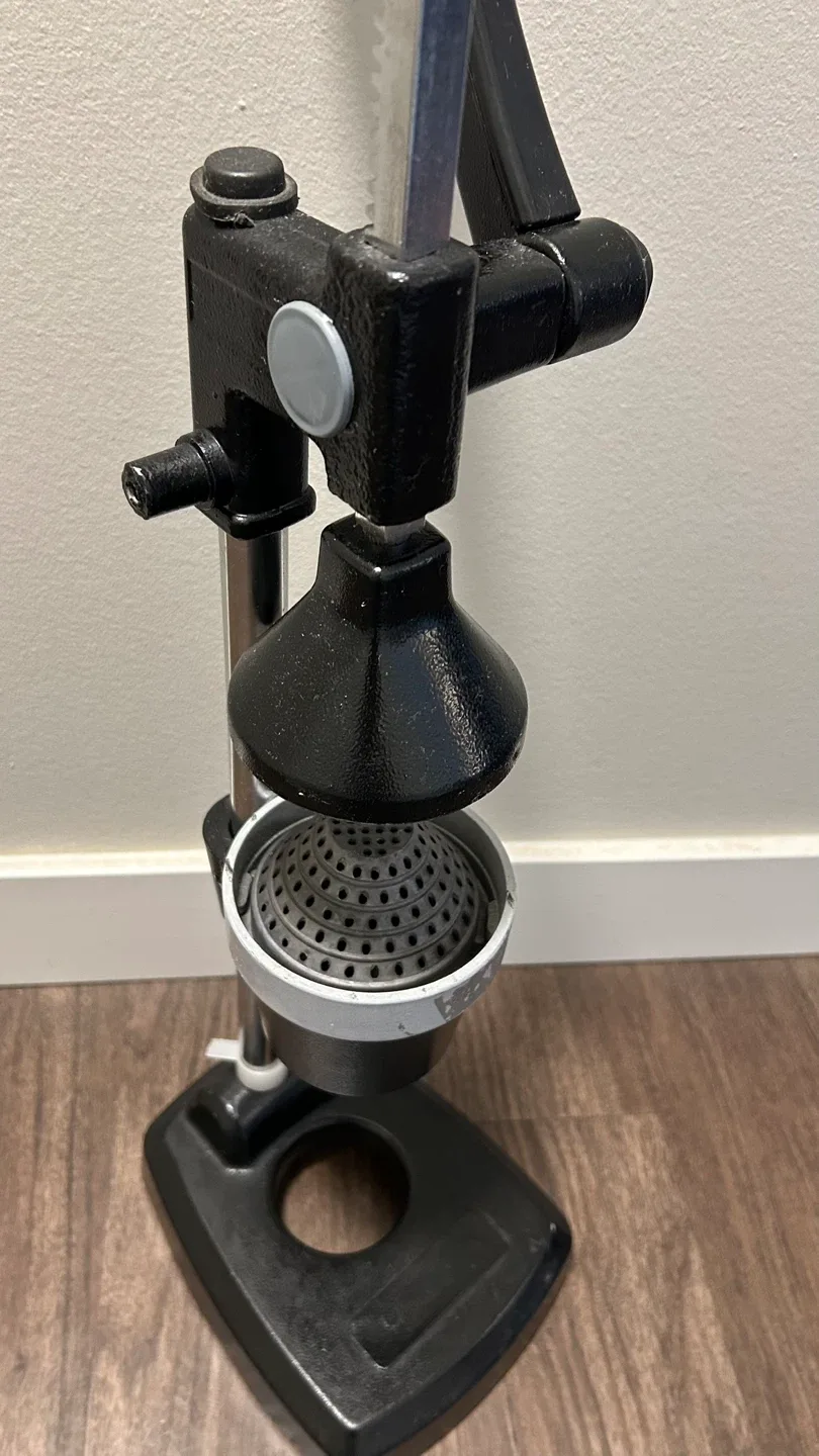 Manual Citrus Juicer - Excellent Condition! image indicator(3)