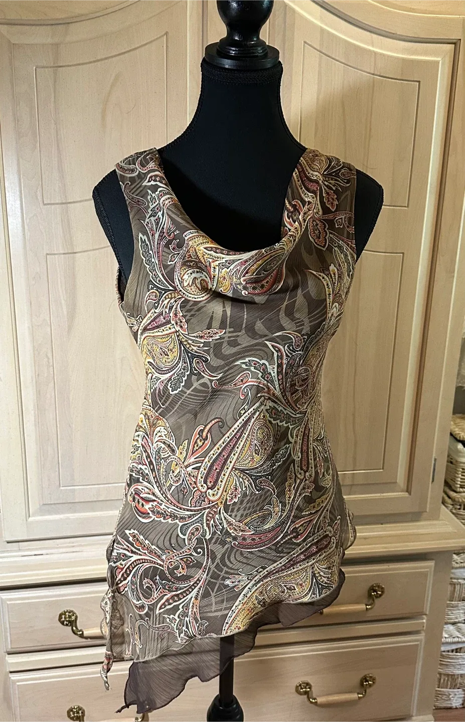 Suzy Shier Brown Paisley Sleeveless Top
