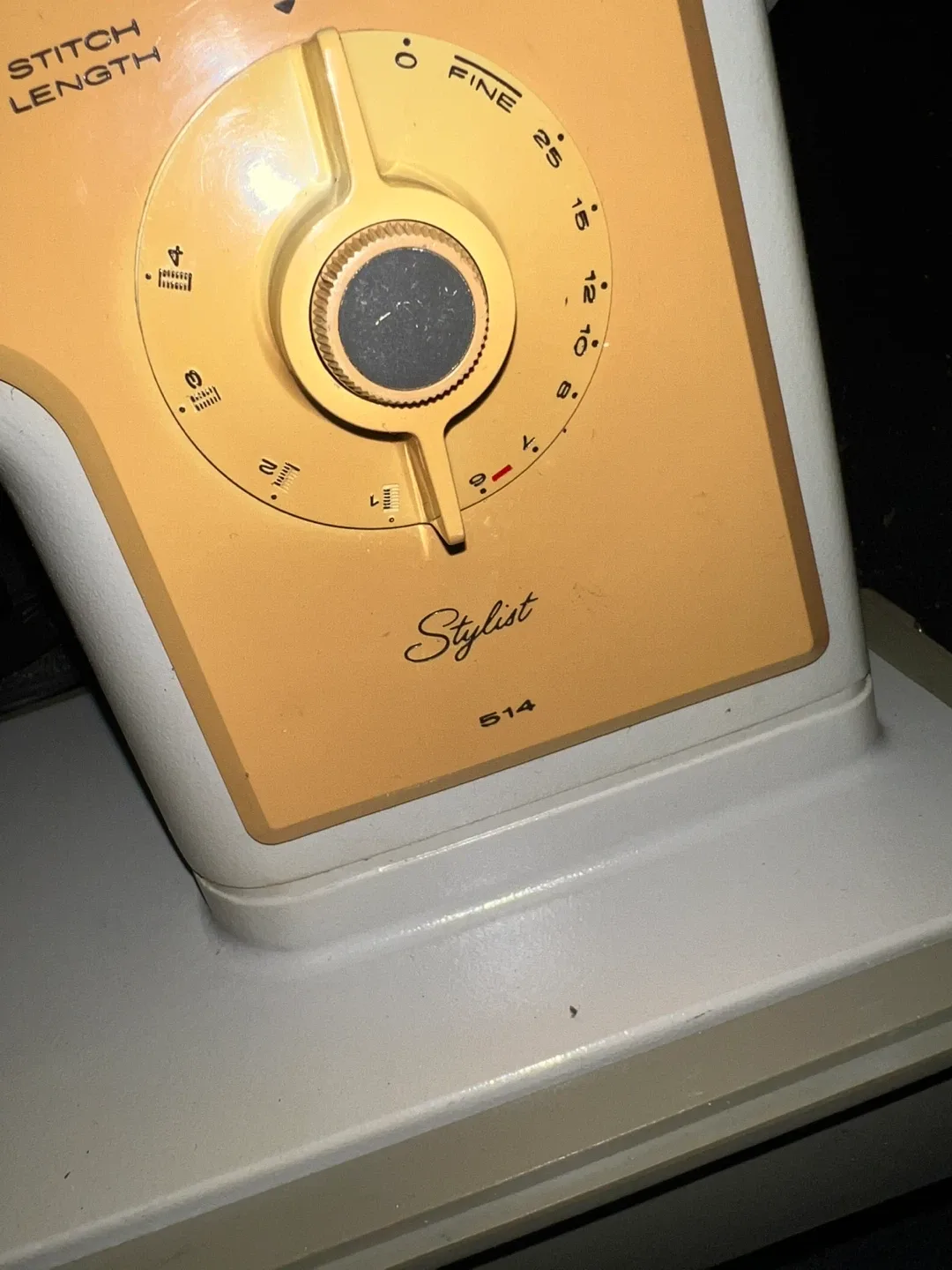 Vintage Singer Stylist 514 Sewing Machine image indicator(3)