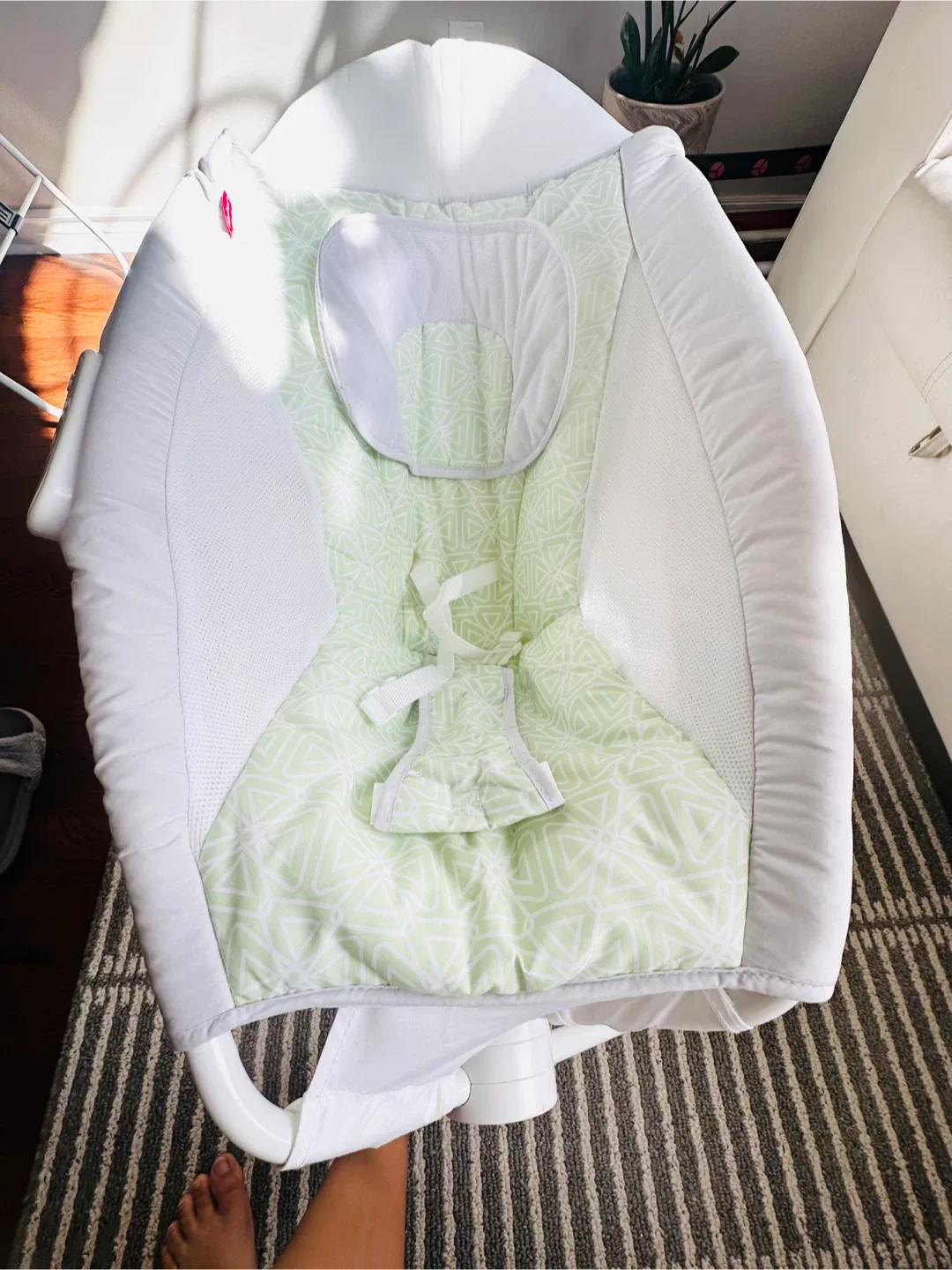 Fisher-Price Auto Rock 'n Play Sleeper image indicator(2)