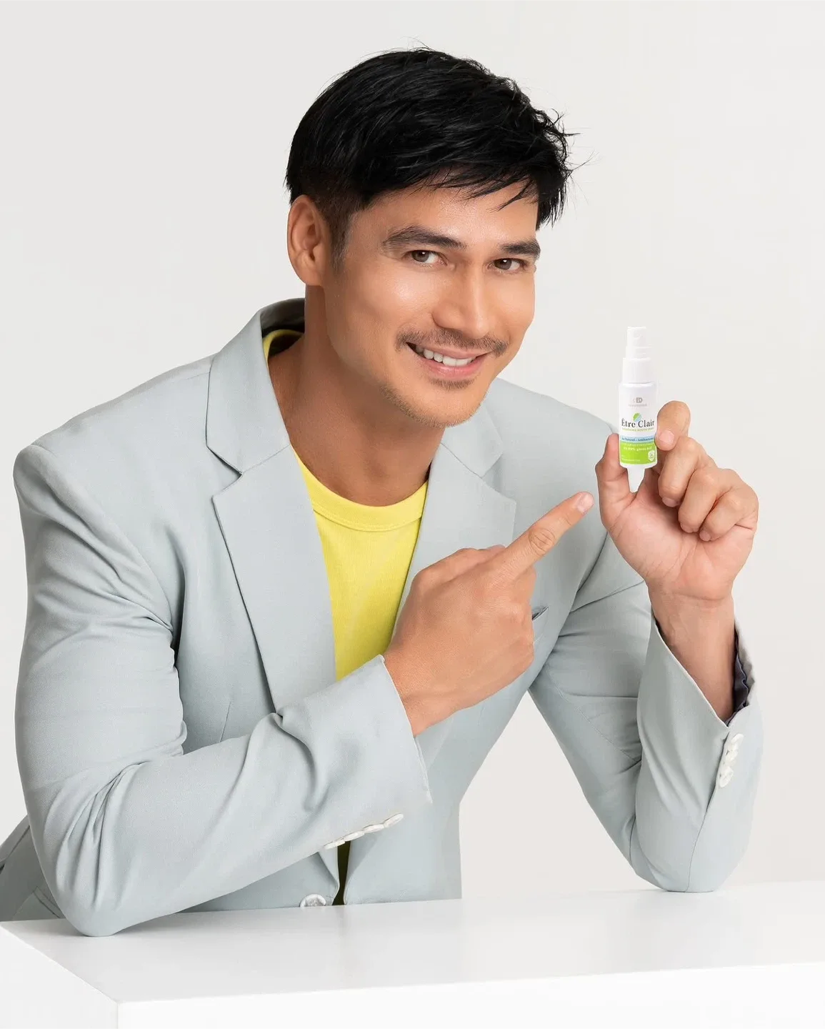 Être Clair Refreshing Mouth Spray thumbnail