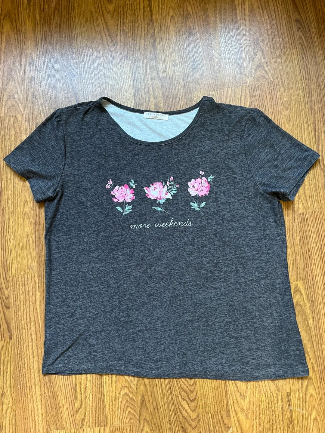 Rose + Vine women’s medium pyjama lounge top, dark gray floral thumbnail