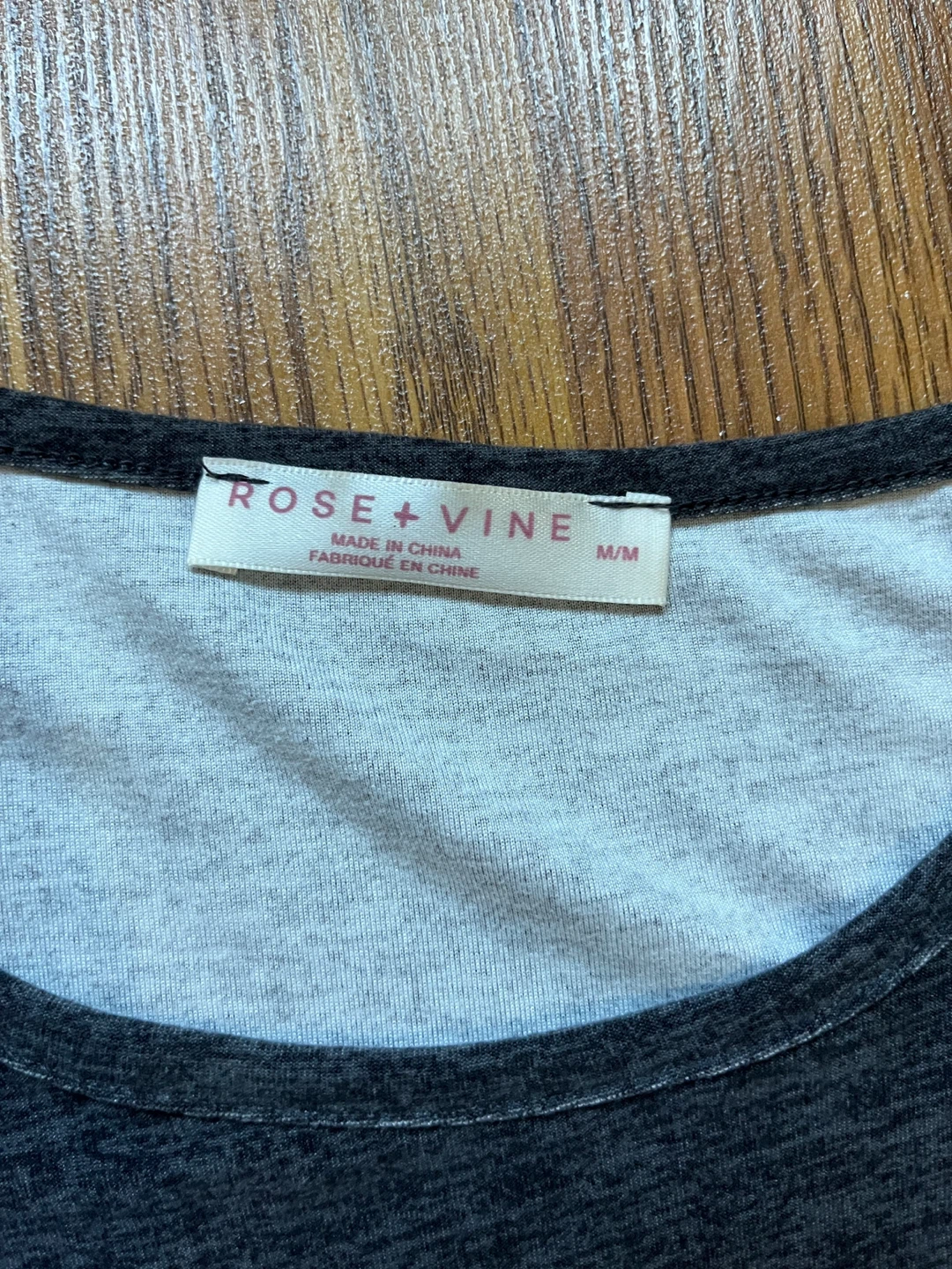 Rose + Vine women’s medium pyjama lounge top, dark gray floral - photo 2