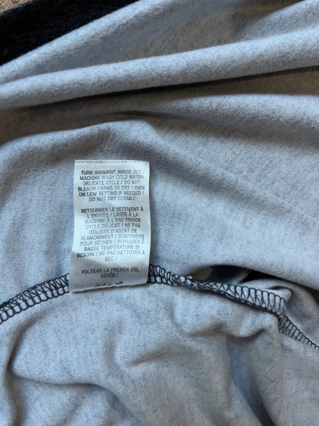 Rose + Vine women’s medium pyjama lounge top, dark gray floral image indicator(8)