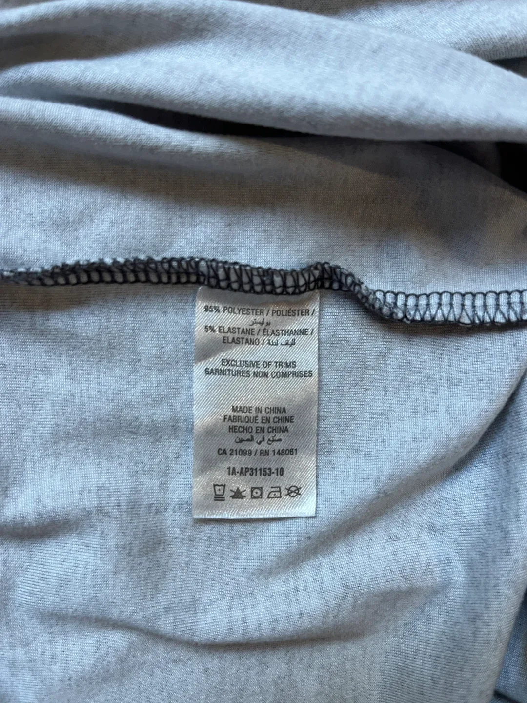 Rose + Vine women’s medium pyjama lounge top, dark gray floral image indicator(7)