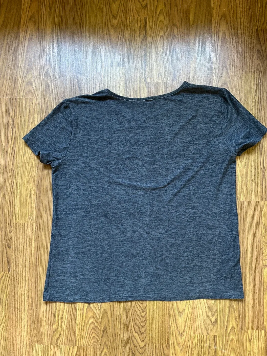 Rose + Vine women’s medium pyjama lounge top, dark gray floral image indicator(9)