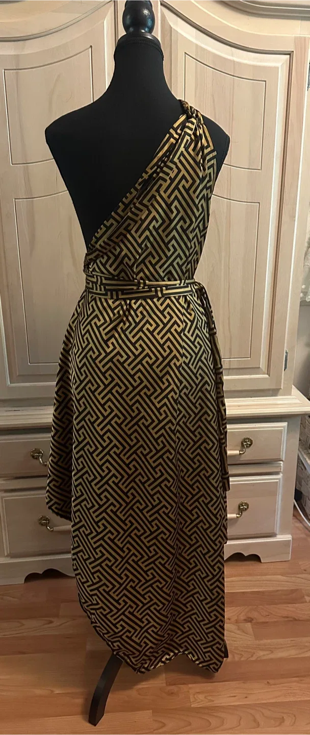 Gold & Black Dress image indicator(3)