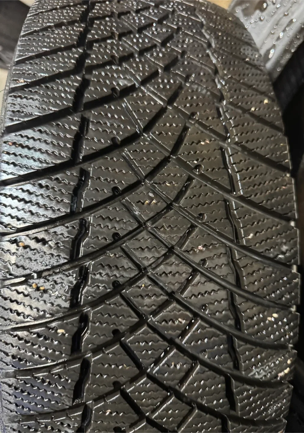 (4)- 205/60r16 MotoMaster Winter tires with 90% tread image indicator(5)