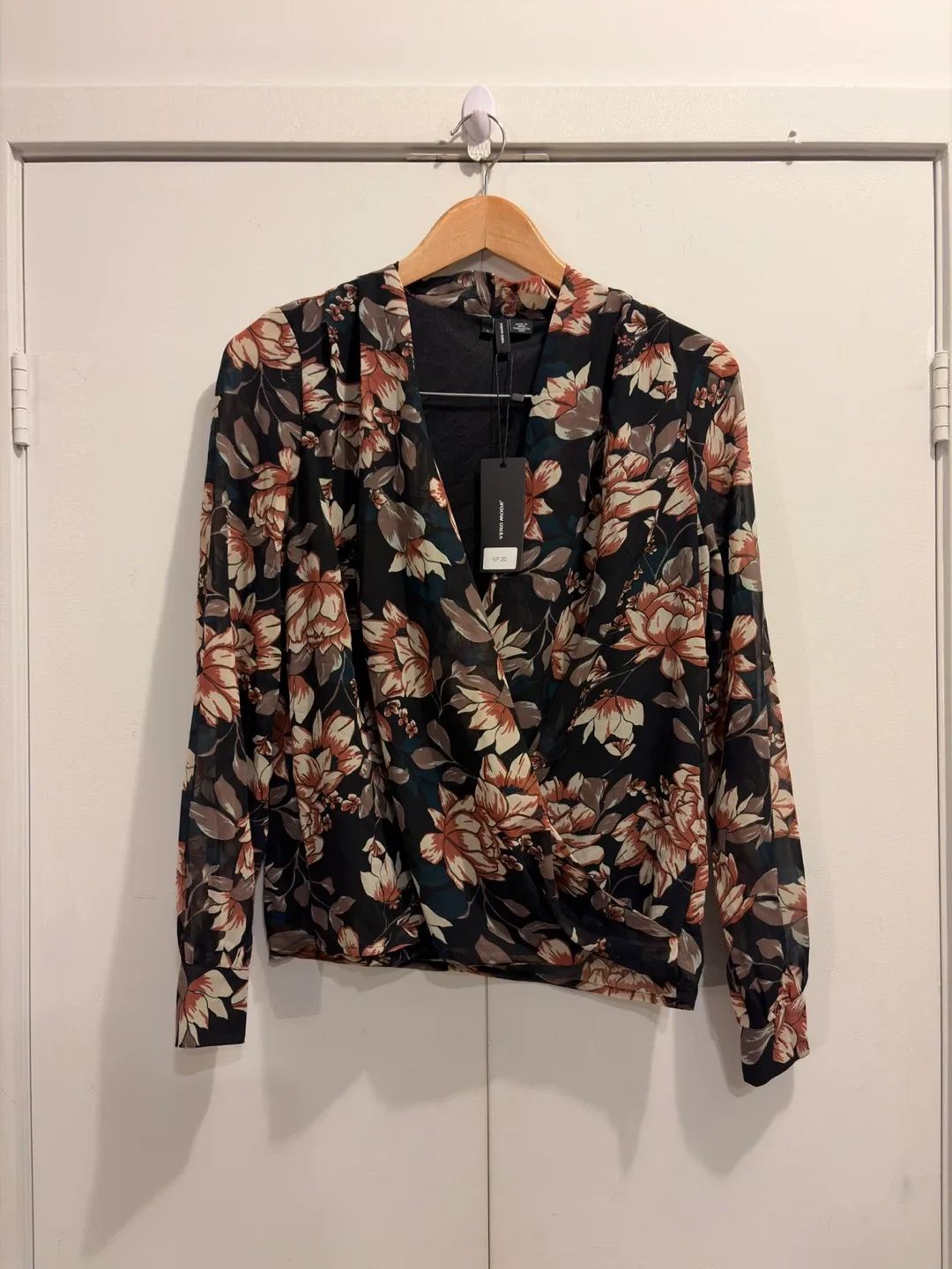 Vero Moda Floral Blouse Wrap Top thumbnail