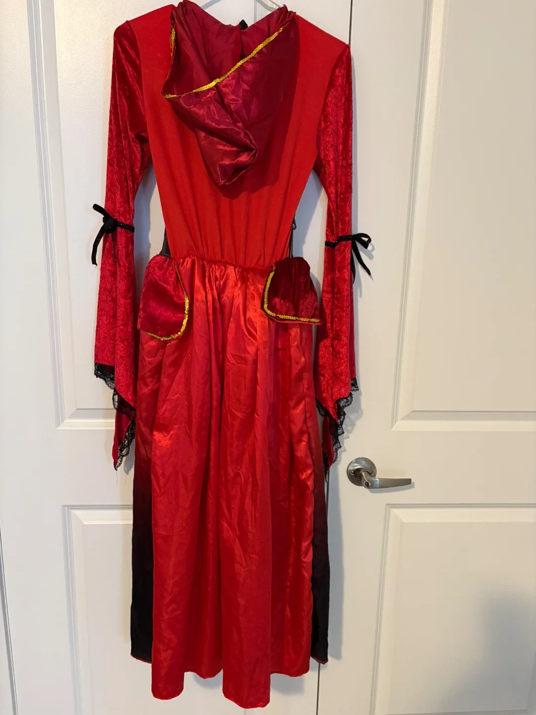 Halloween Red Riding Hood Costume  Size 12-14 image indicator(2)