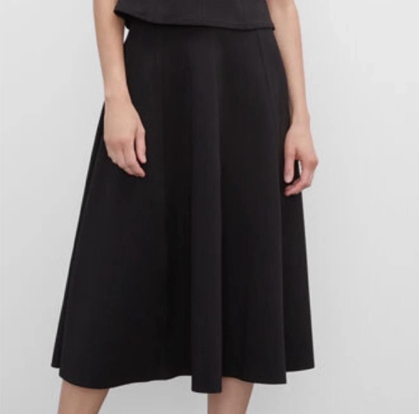 Club Monaco Full Sweep Navy Blue Knit Skirt thumbnail
