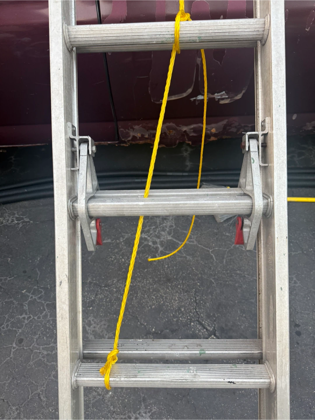 28’ Aluminum Extension Ladder - photo 3