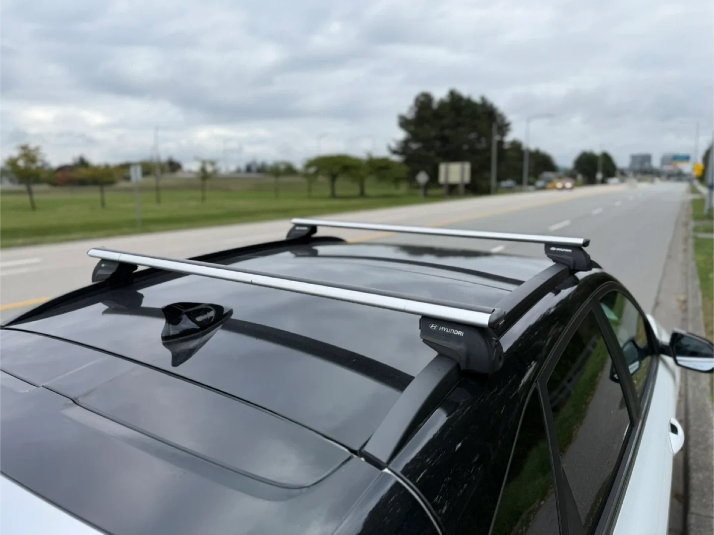 Hyundai Roof Rack Cross Bars for Kona image indicator(2)