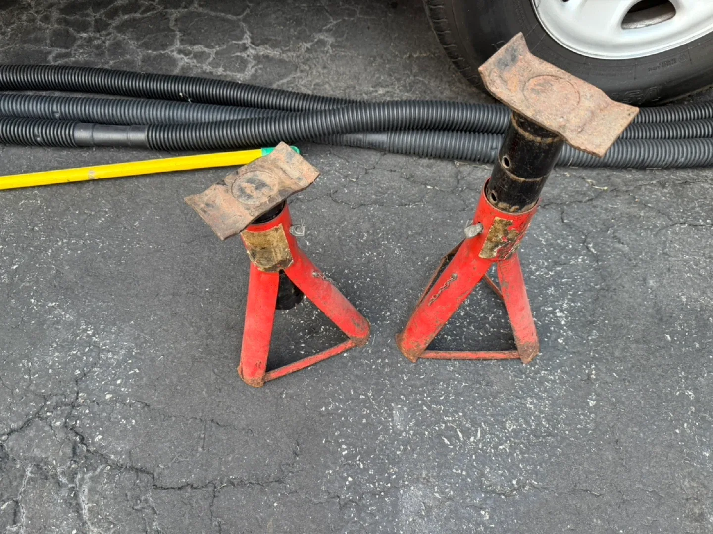 Pair of Used Red Car Jack Stands thumbnail
