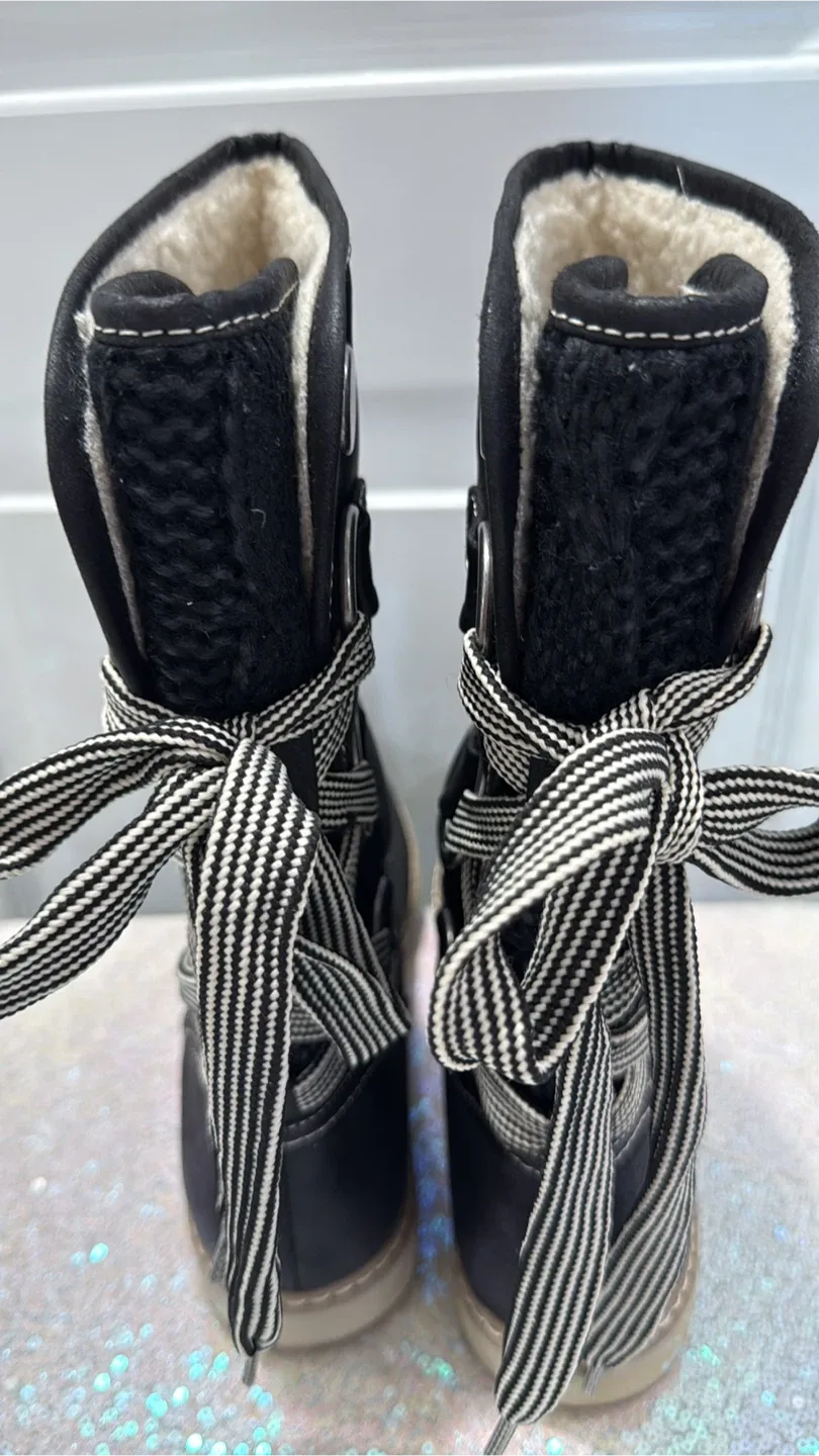 White Mountain Black Winter Boots image indicator(2)