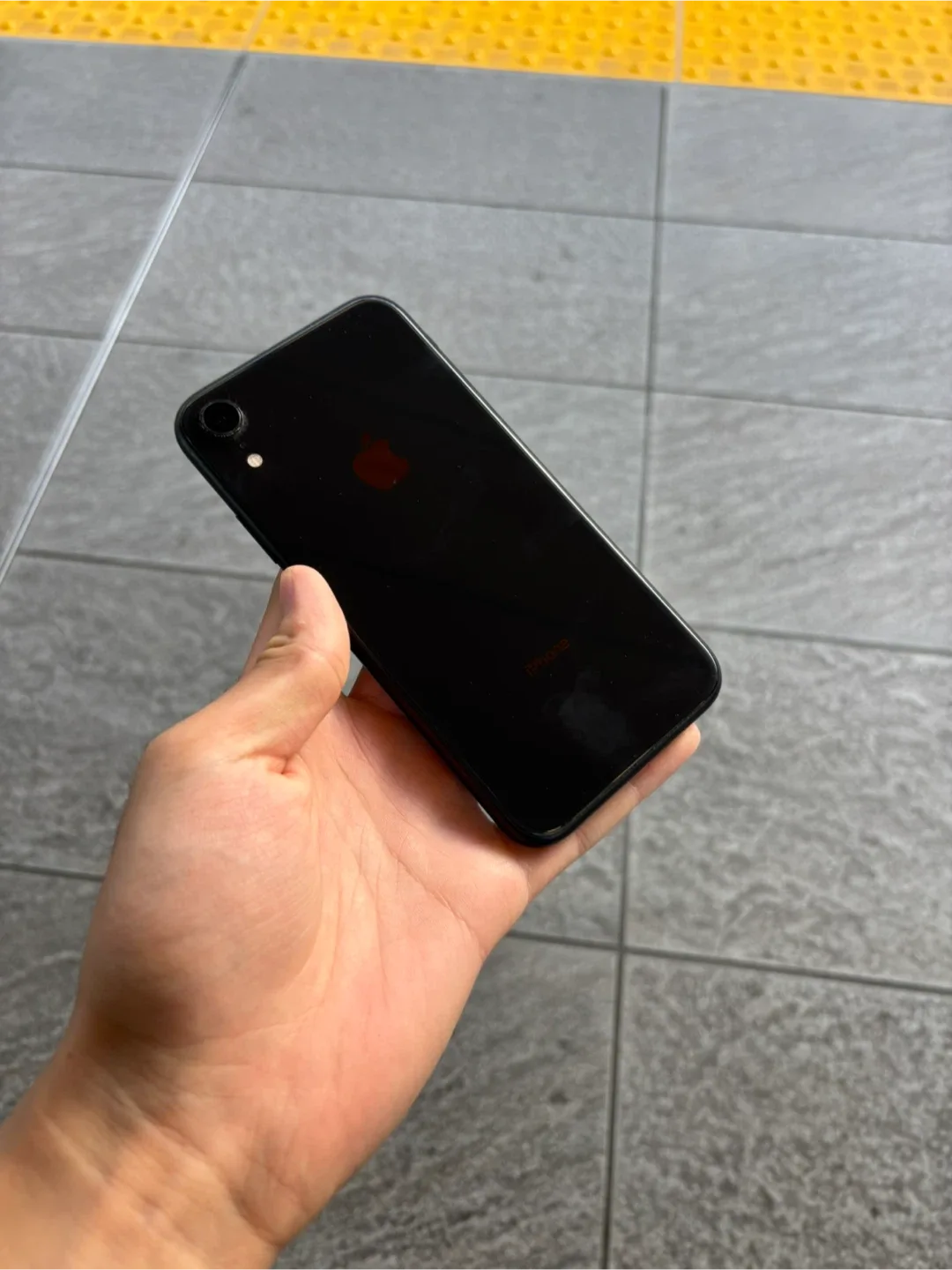 iPhone XR - 64GB - Black image indicator(2)