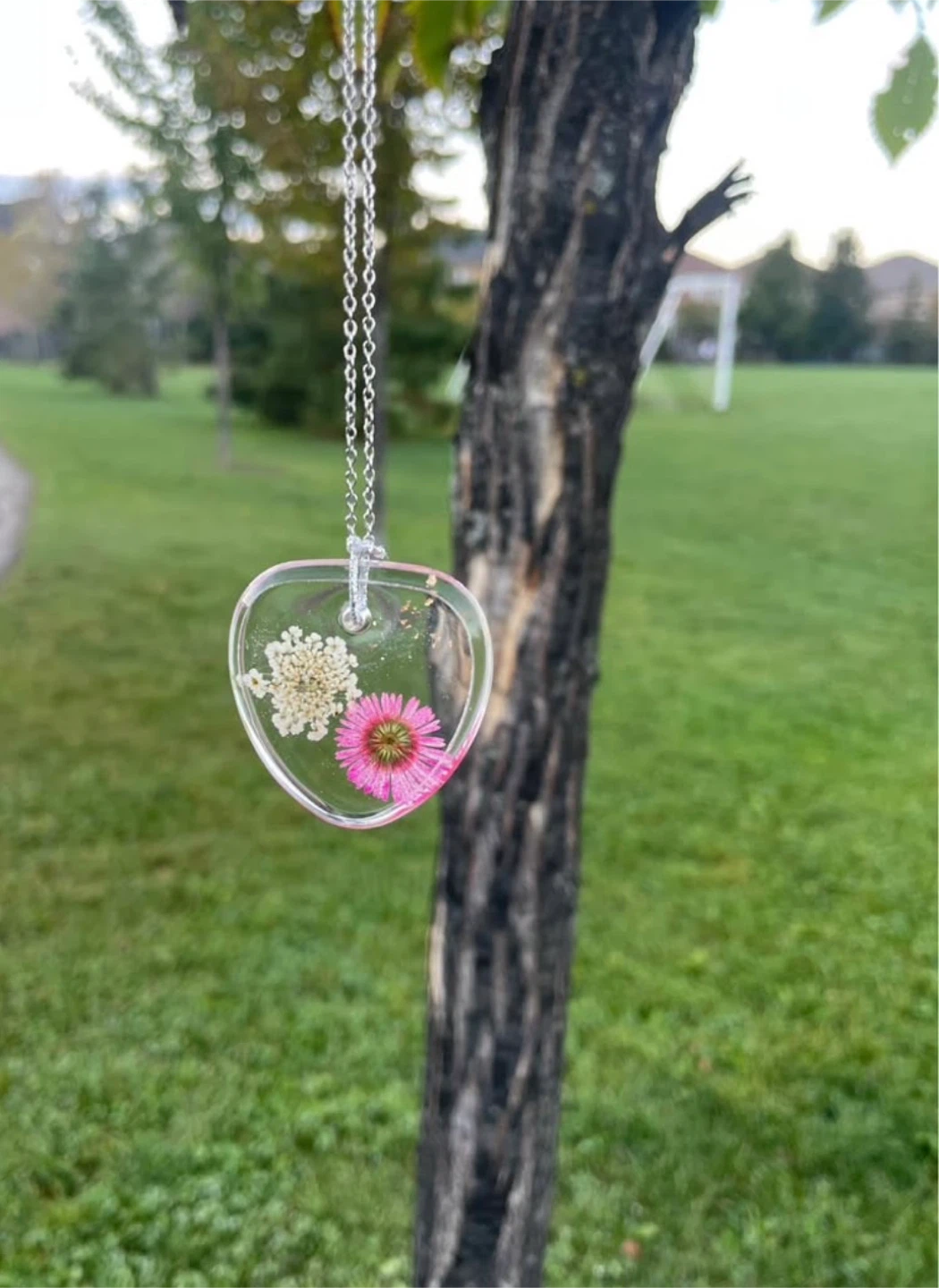 Handmade Resin Flower Pendant Necklace - photo 4