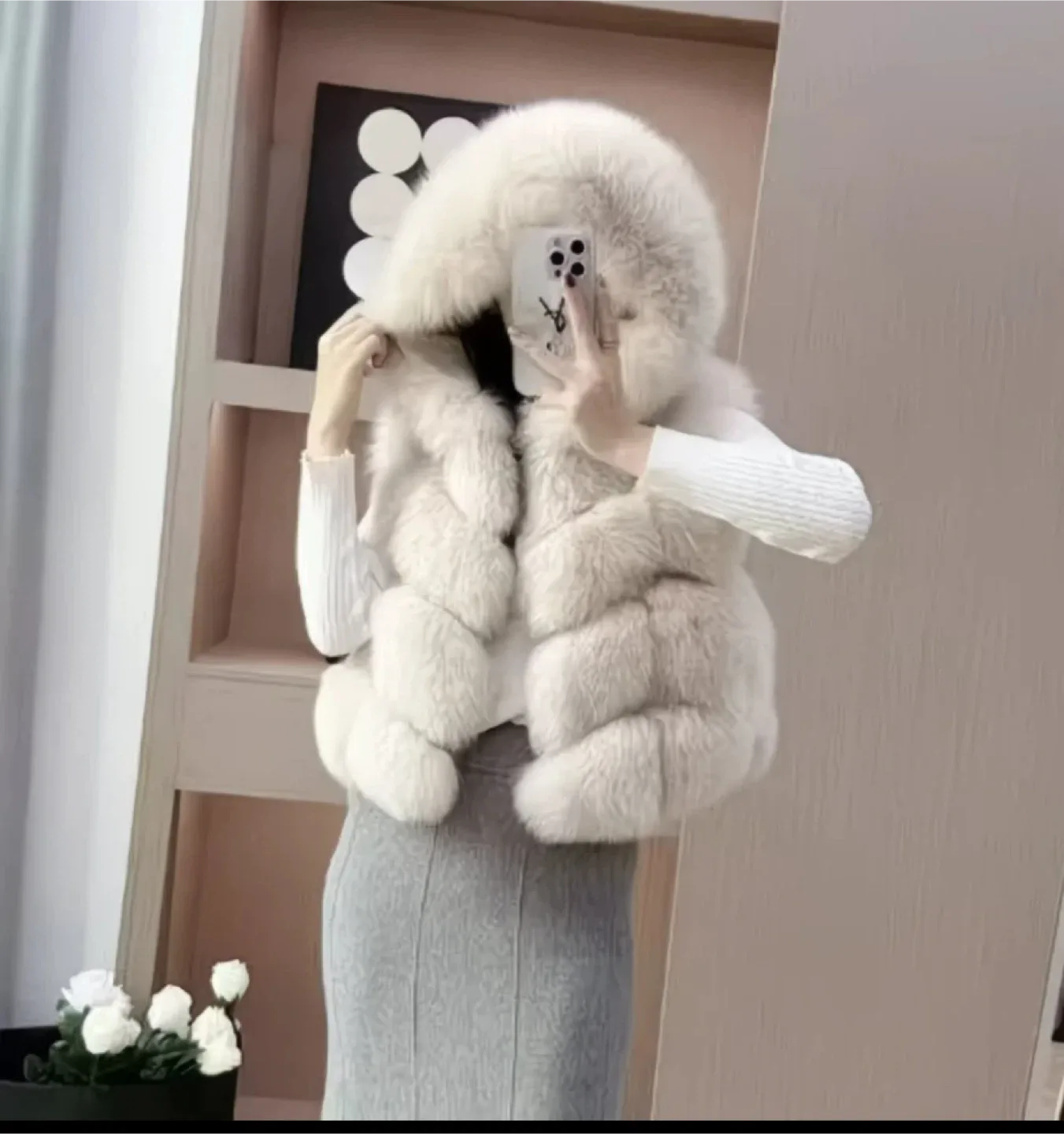 Like New✨ Genuine Fox Fur Hooded Vest ✨ image indicator(3)