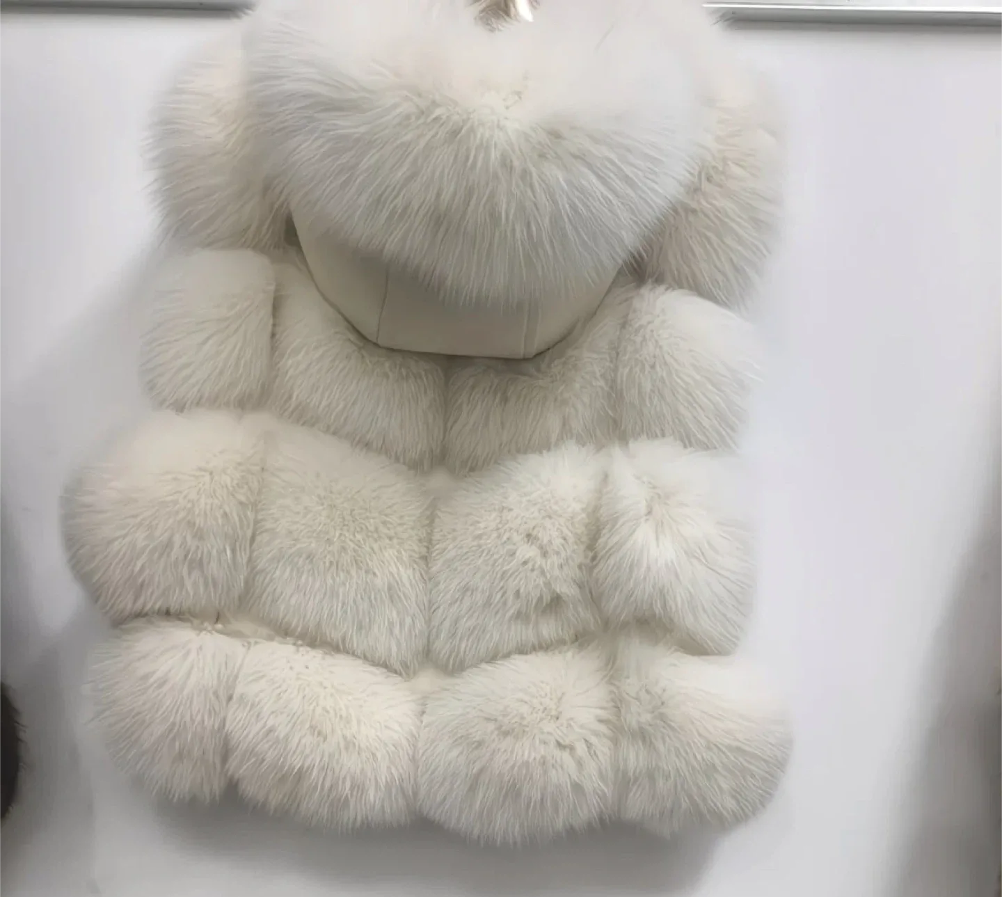 Like New✨ Genuine Fox Fur Hooded Vest ✨ image indicator(2)