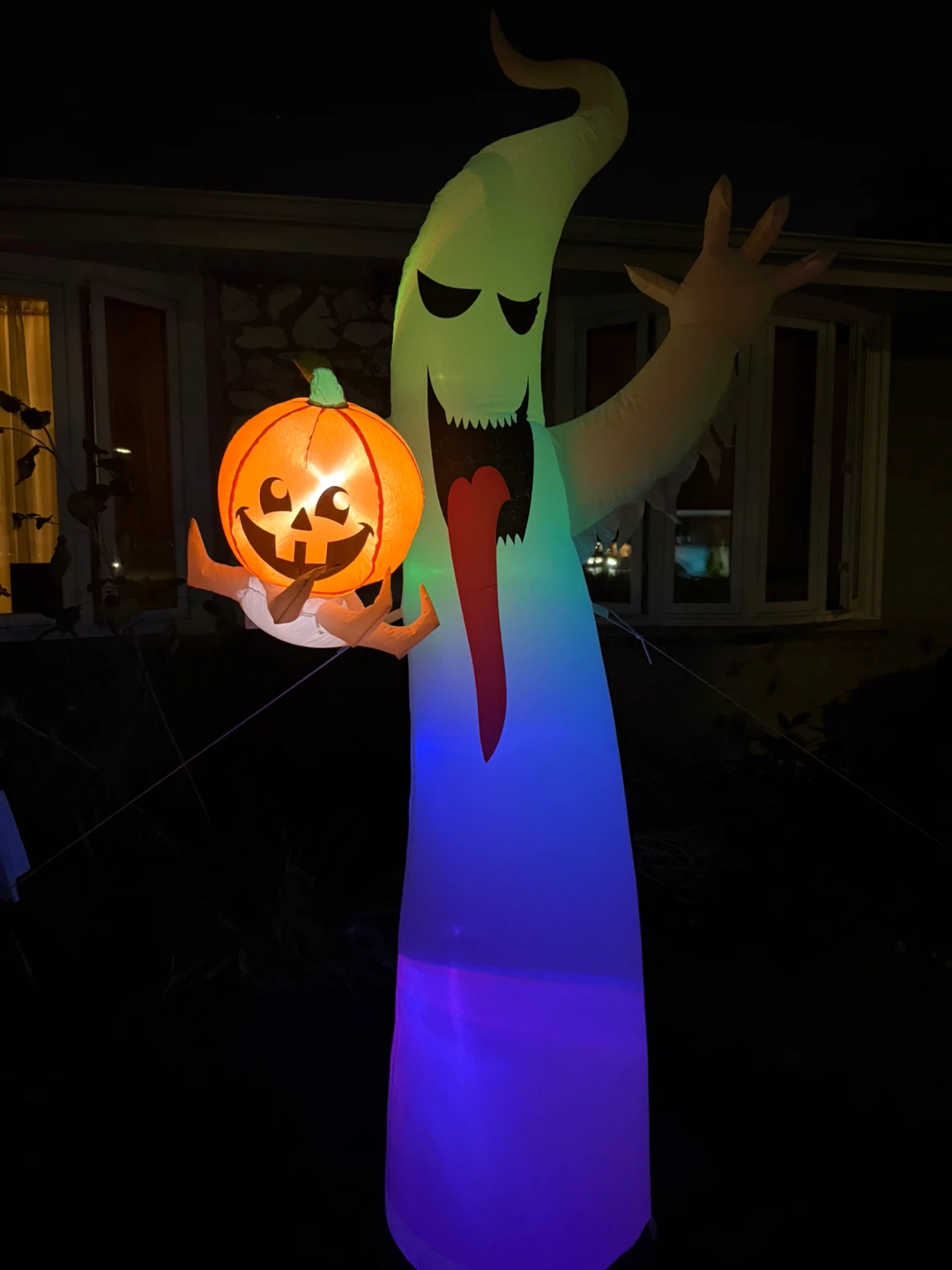Halloween Inflatable Ghost Holding Pumpkin light up - photo 4