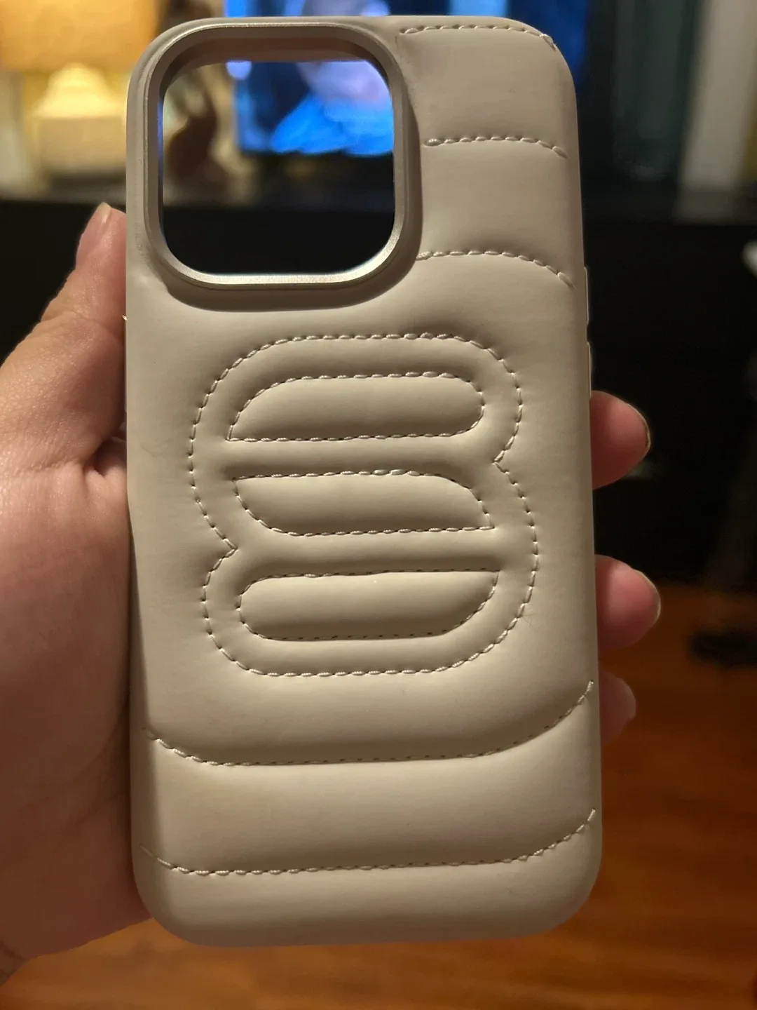 Aritzia The Super Puff Phone Case IPhone 15 image indicator(2)