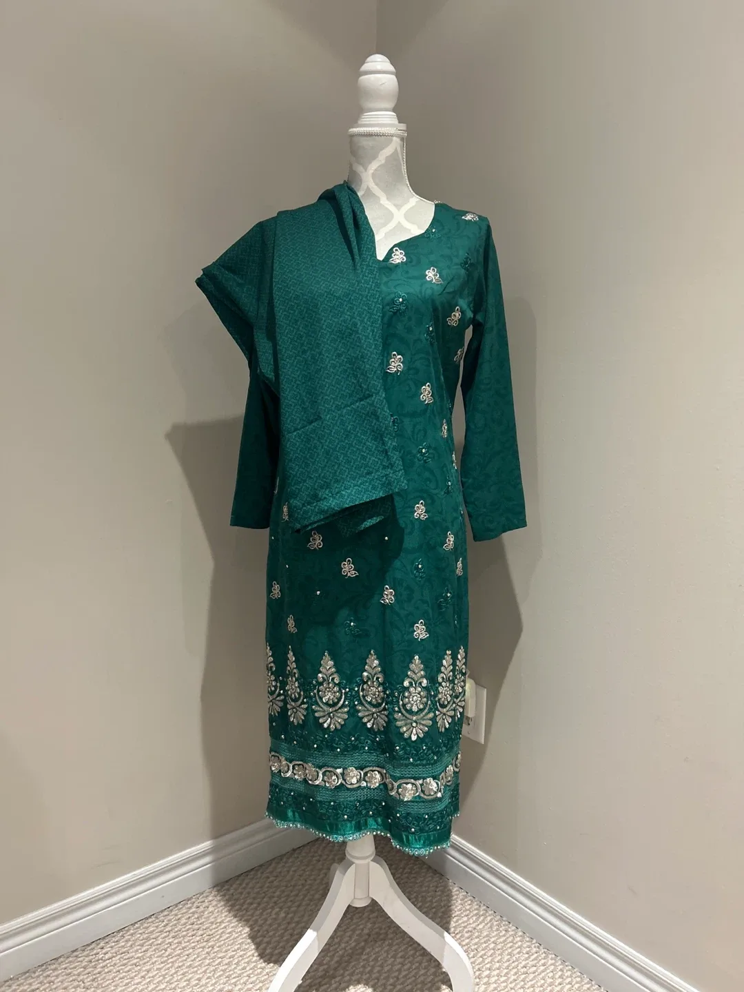 Green Embroidered Salwar Kameez Suit image indicator(2)