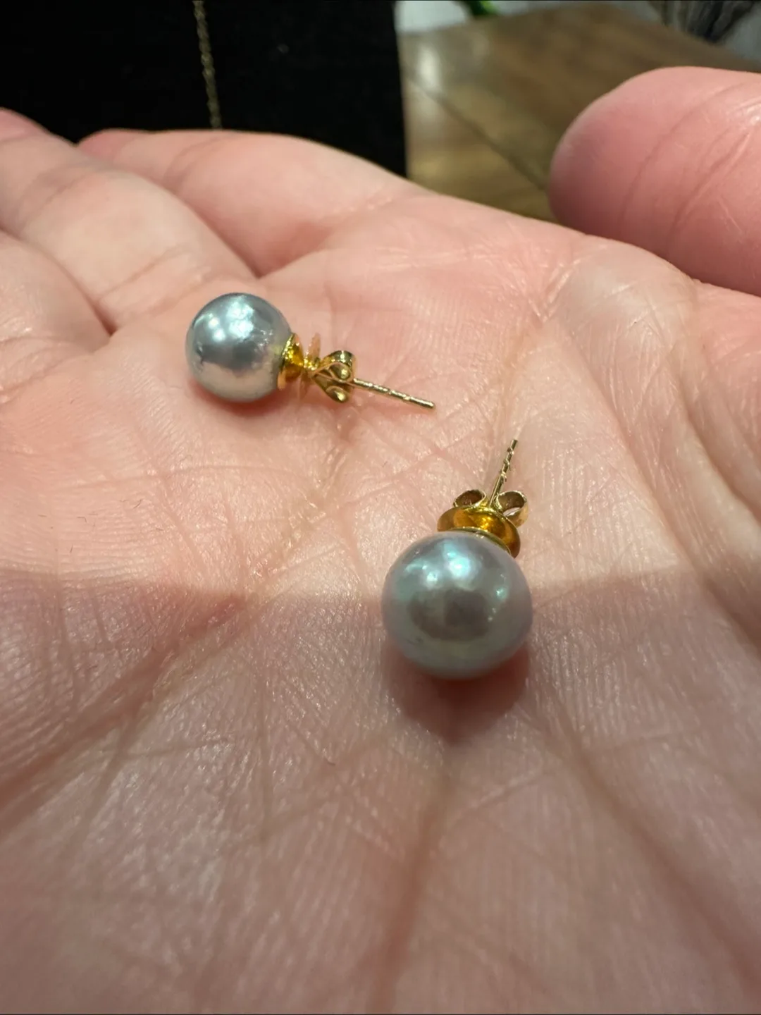 New South Sea Pearl Set of Stud Earrings and Necklace image indicator(9)