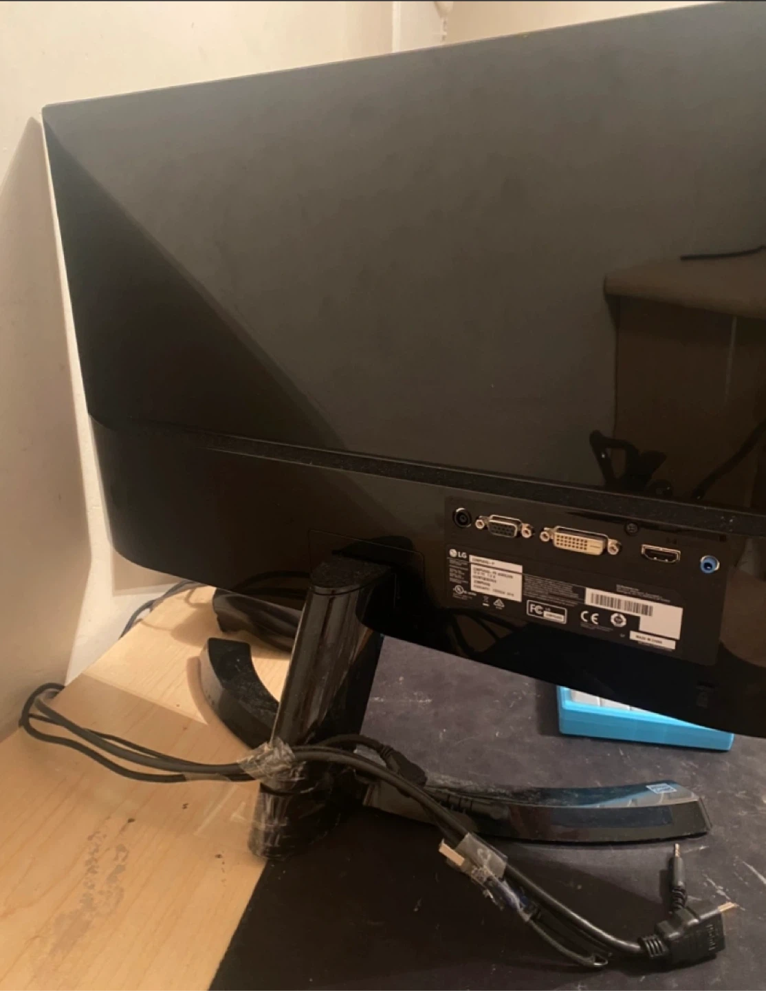 LG Monitor - photo 2