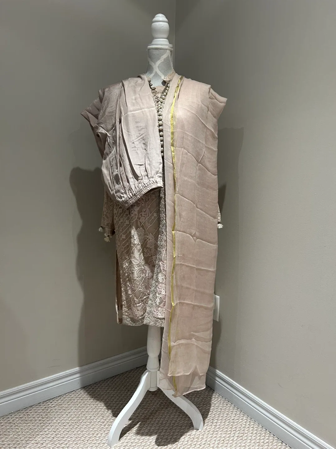 Ladies' Salwar Kameez Suit - Size Medium image indicator(3)