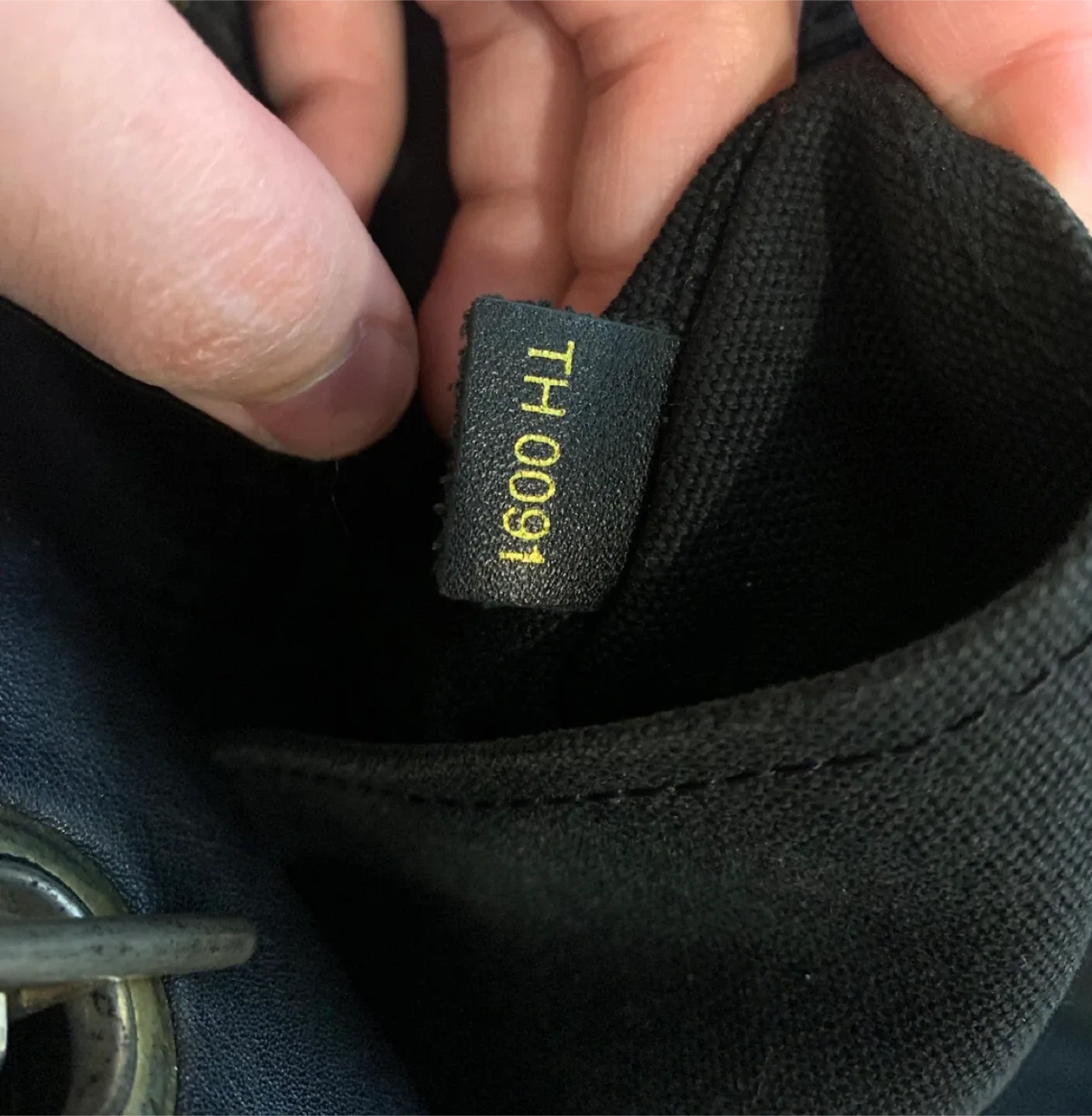 LV Hiver Leather Tote Bag image indicator(8)