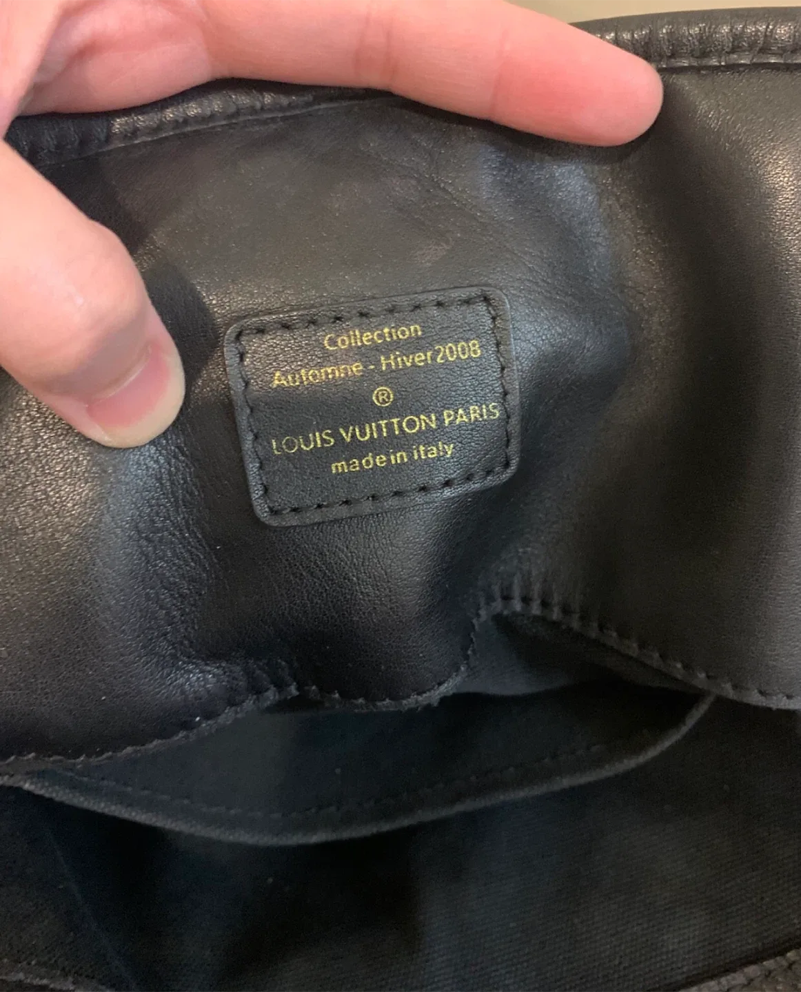 LV Hiver Leather Tote Bag image indicator(7)