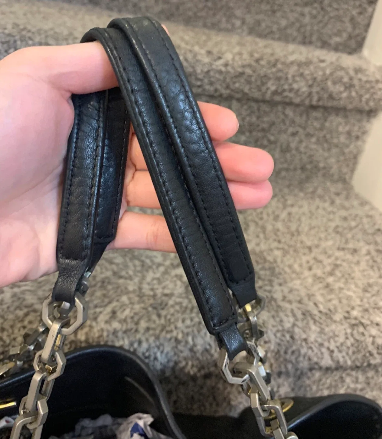 LV Hiver Leather Tote Bag image indicator(3)