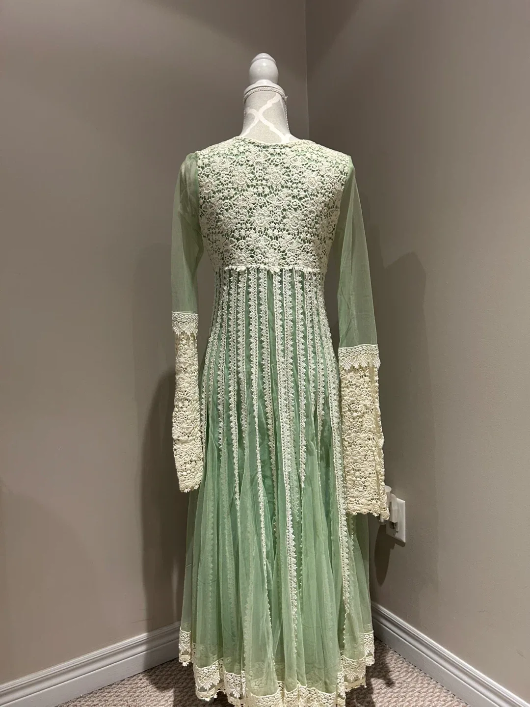 Green Lace Anarkali Dress image indicator(2)