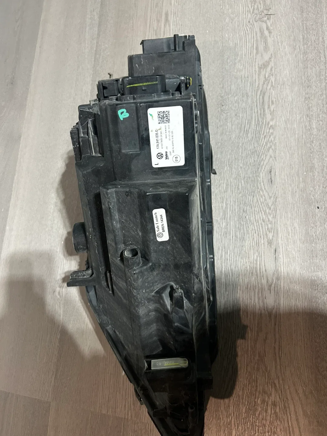 Volkswagen Headlight Assembly image indicator(4)