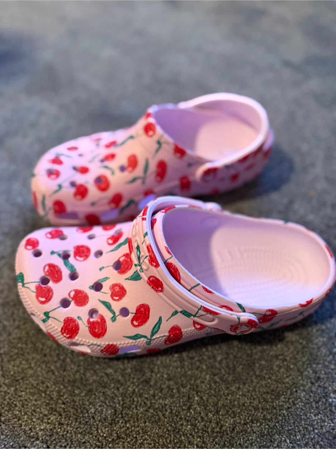 Crocs Classic Clog, Size 7, Cherry Print