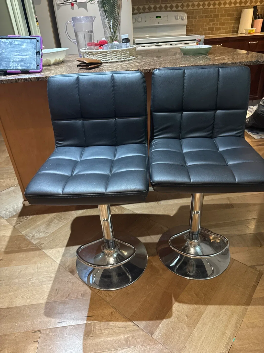 Set of 2 Black Swivel Bar Stools image indicator(2)