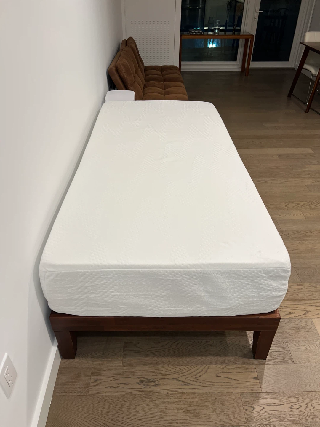 Twin XL Mattress and Bed Frame （Wooden）