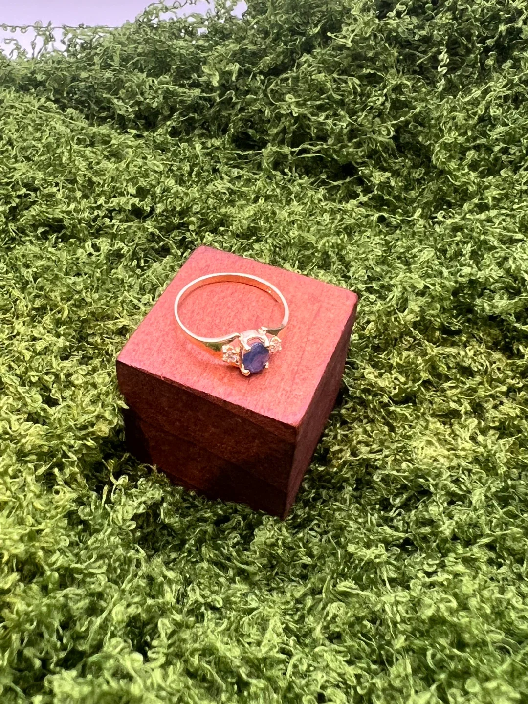 10KT Yellow Gold Sapphire Ring thumbnail