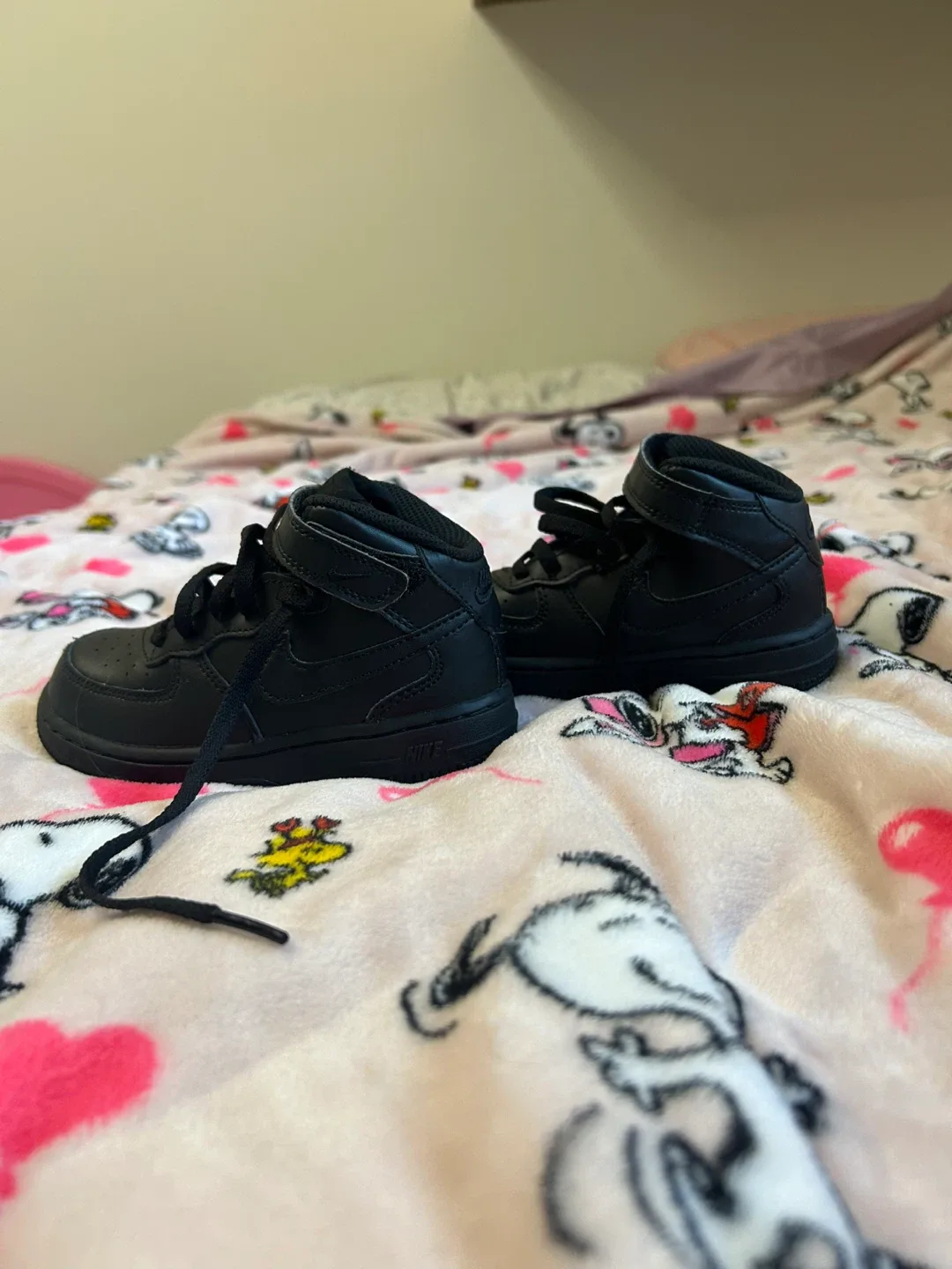Nike Air Force 1 High Toddler Black Sneakers - Size 6 thumbnail