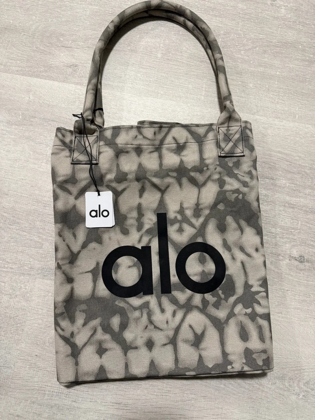New ALO Yoga Iconic Shopper Tote - Grey Tie Dye thumbnail