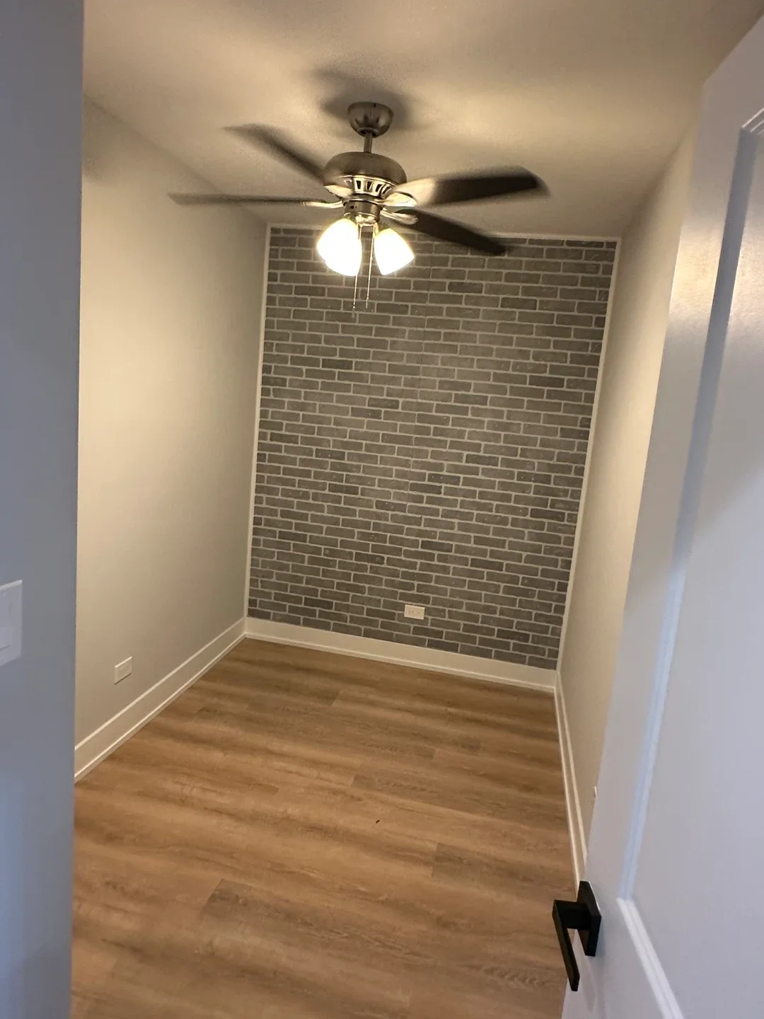 Room for rent image indicator(10)