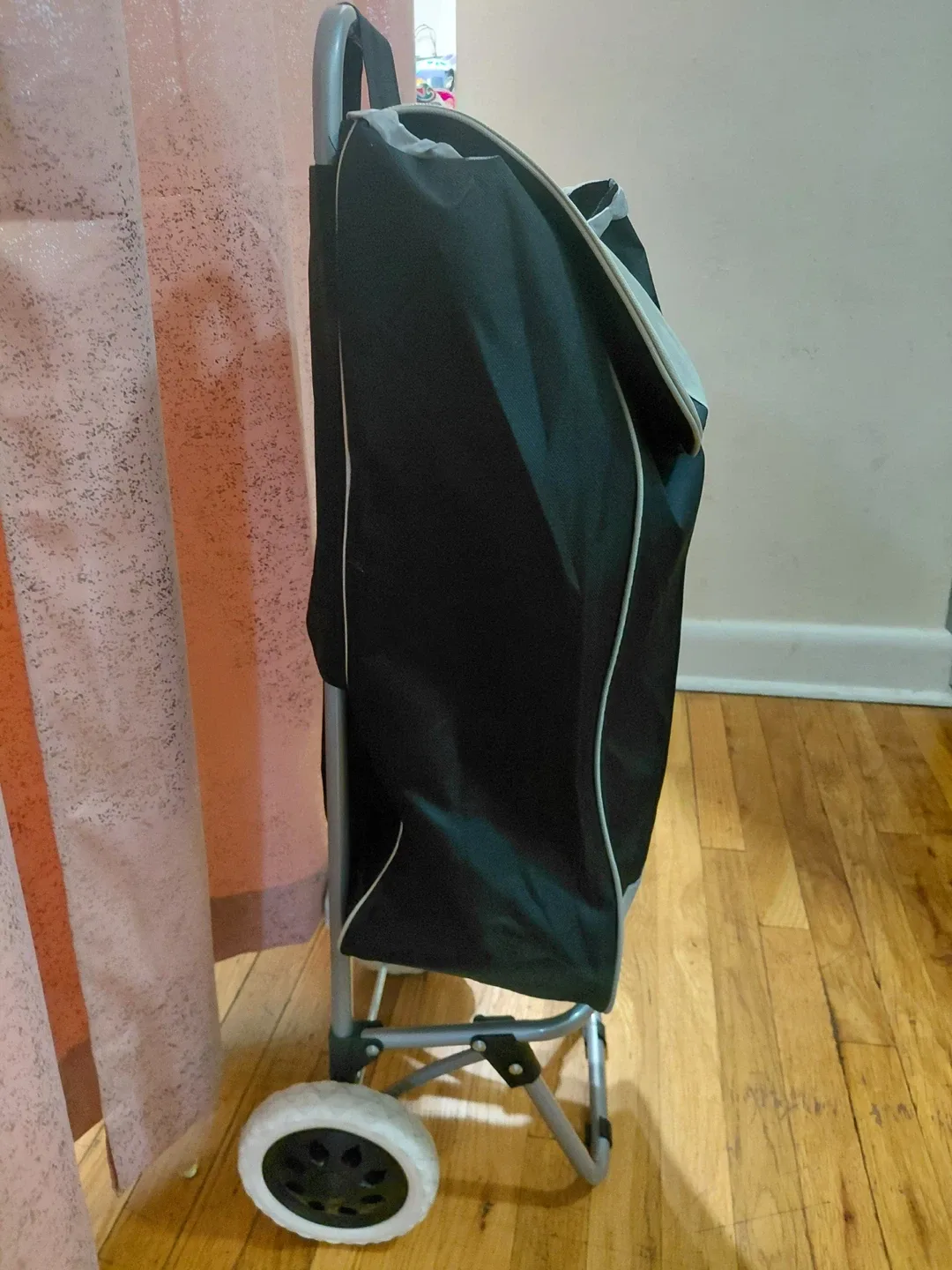 Rolling Shopping Cart - Black & White image indicator(3)