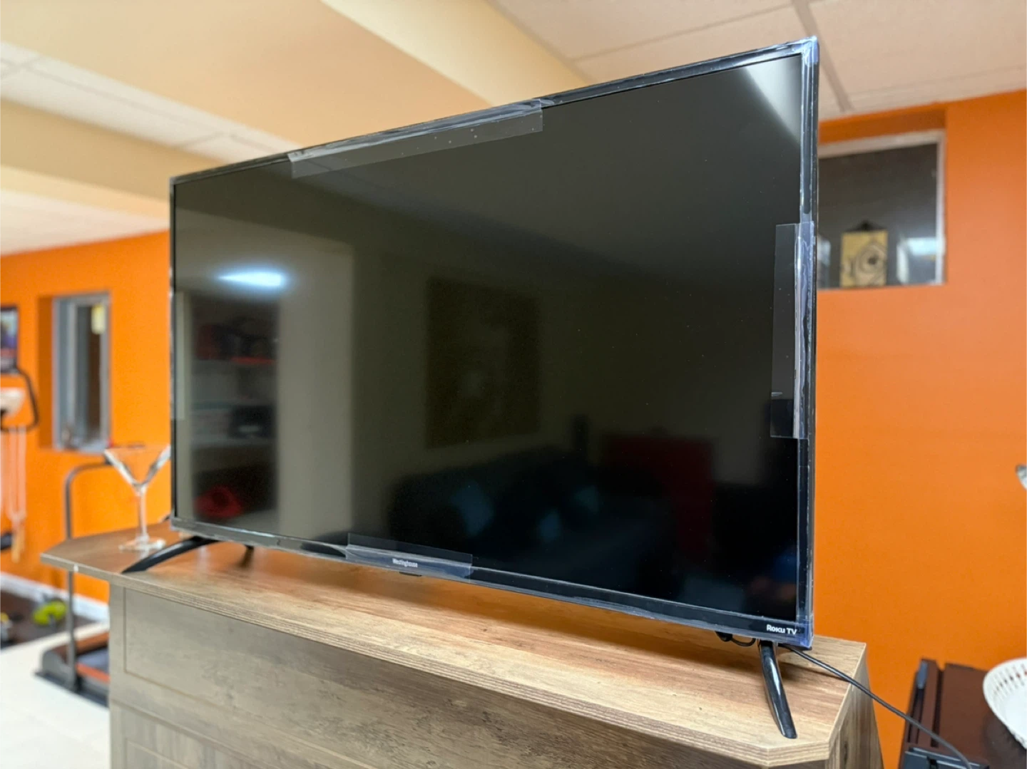 Westinghouse 43" LED TV - WR43UX4210 - photo 2