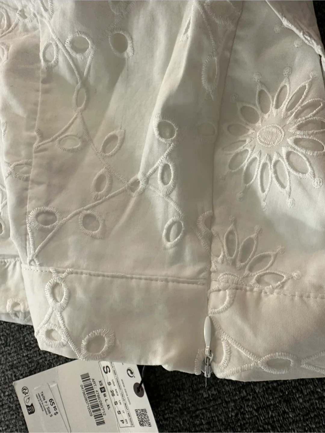 Zara White Embroidered Shorts - Size S image indicator(3)
