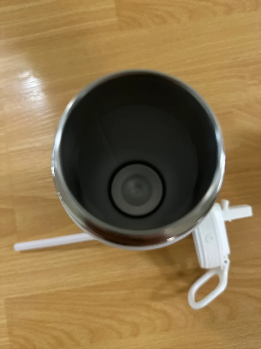 Lululemon White Water Bottle with Straw image indicator(4)