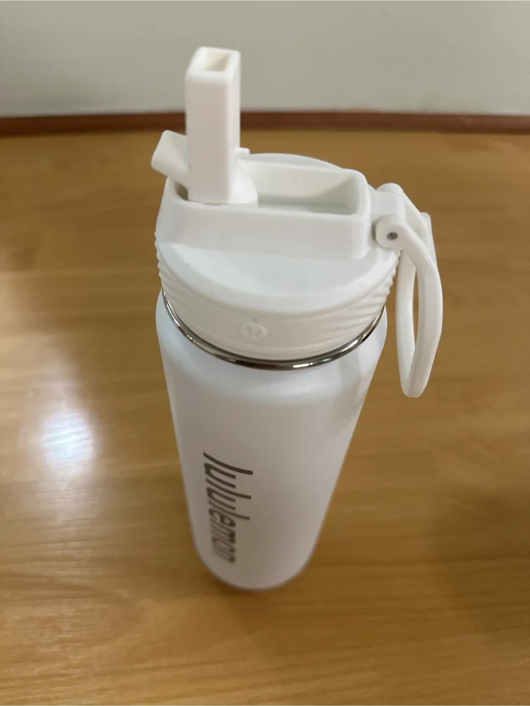 Lululemon White Water Bottle with Straw image indicator(2)